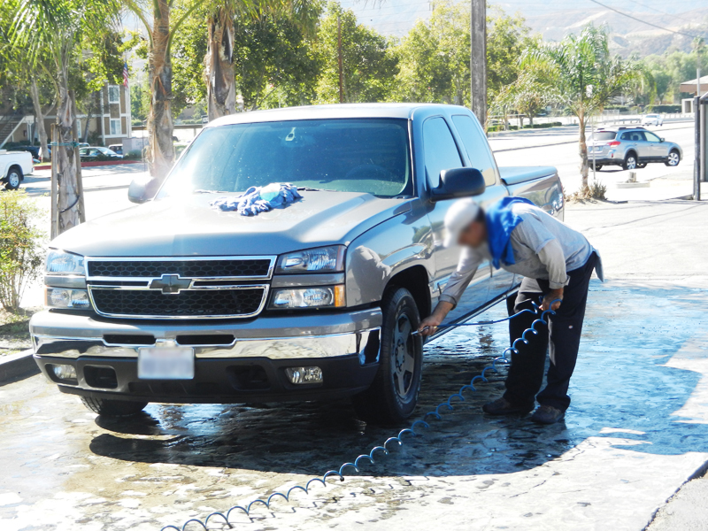 Thoroughly cleaned vehicle exterior